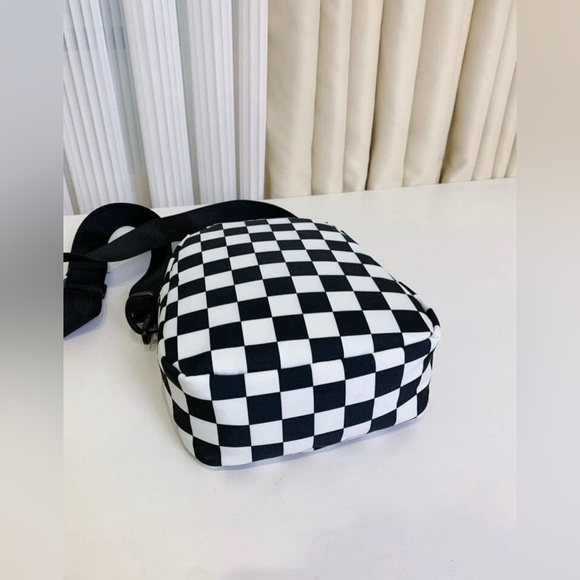Mini Two Tone Checkered Pattern Square
Bag Lightweight Fashion - Picture 7 of 7